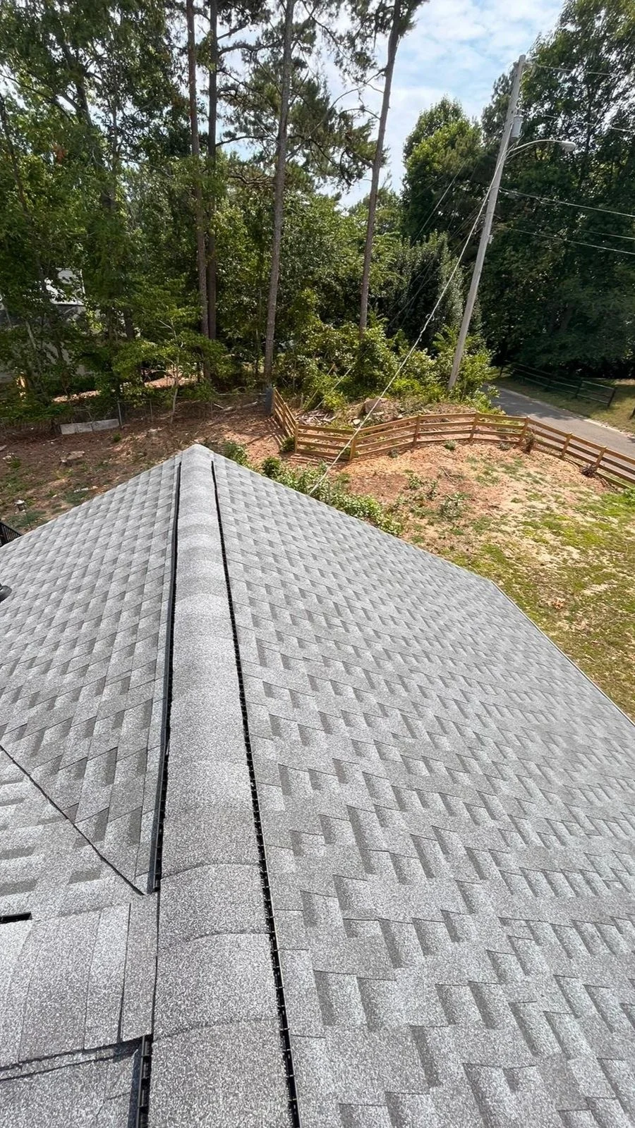 New architectural shingle roof installed by Rad Roofs in Kennesaw, GA